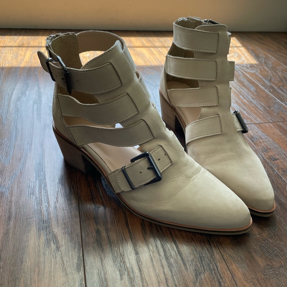NWT Crevo ankle boots